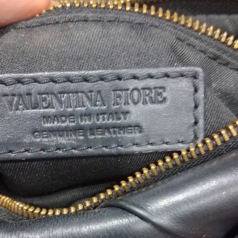 Valentina Fiore Chic Black Quilted Shoulder Bag - Picture 2 of 7